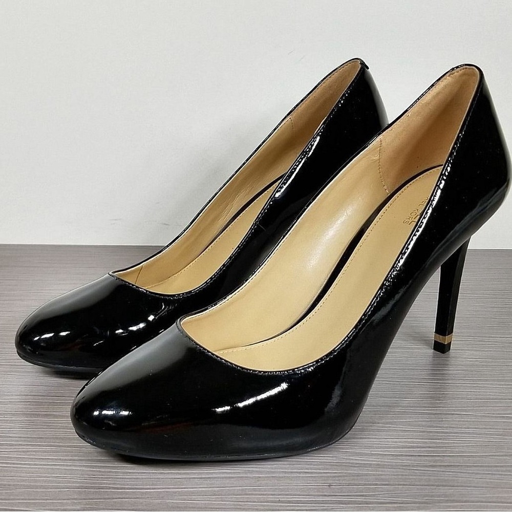 Michael KORS Womens Ashby Flex Black Pump Round Toe Size 7.   3-4” heel